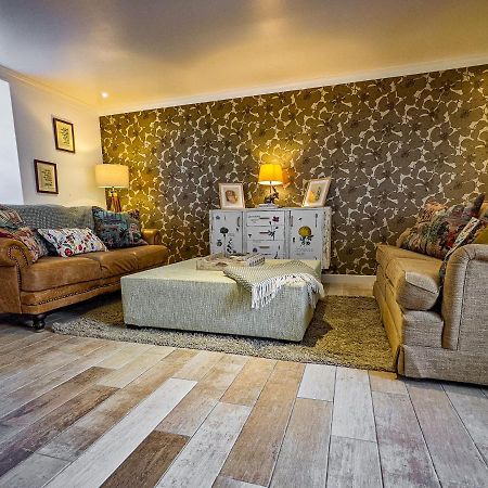 Beautiful Listed Flat With Private Garden, Birnam Apartamento Exterior foto